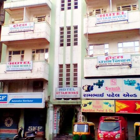 أحمد أباد Hotel Uttam Nivas المظهر الخارجي الصورة