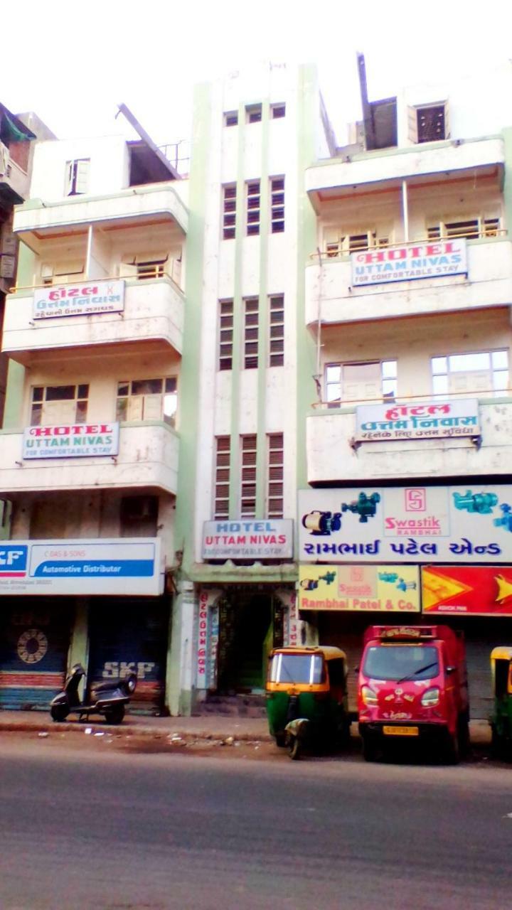 أحمد أباد Hotel Uttam Nivas المظهر الخارجي الصورة