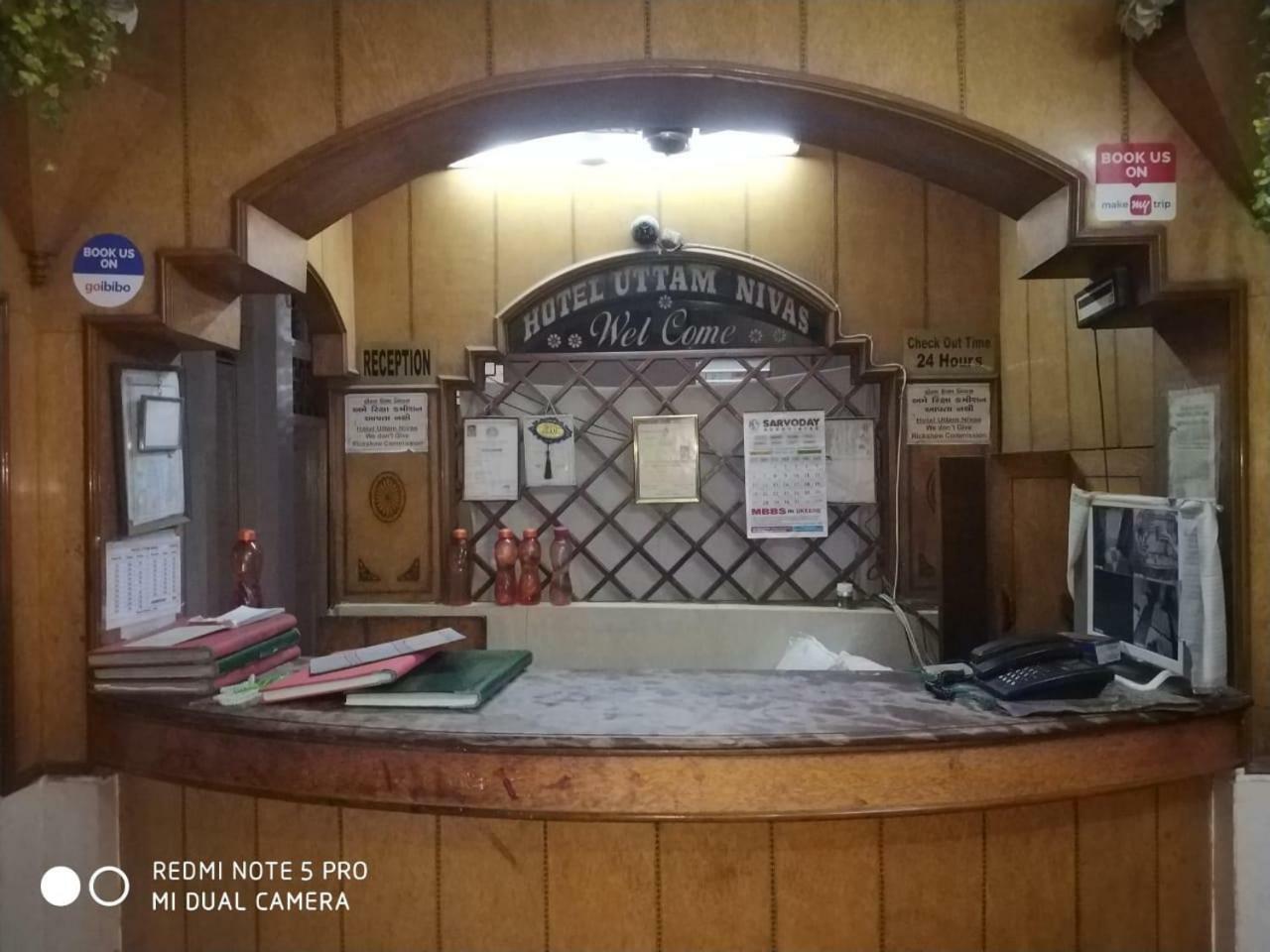 أحمد أباد Hotel Uttam Nivas المظهر الخارجي الصورة