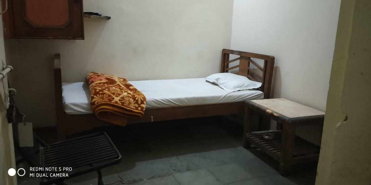 أحمد أباد Hotel Uttam Nivas المظهر الخارجي الصورة