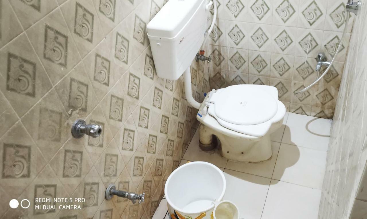 أحمد أباد Hotel Uttam Nivas المظهر الخارجي الصورة