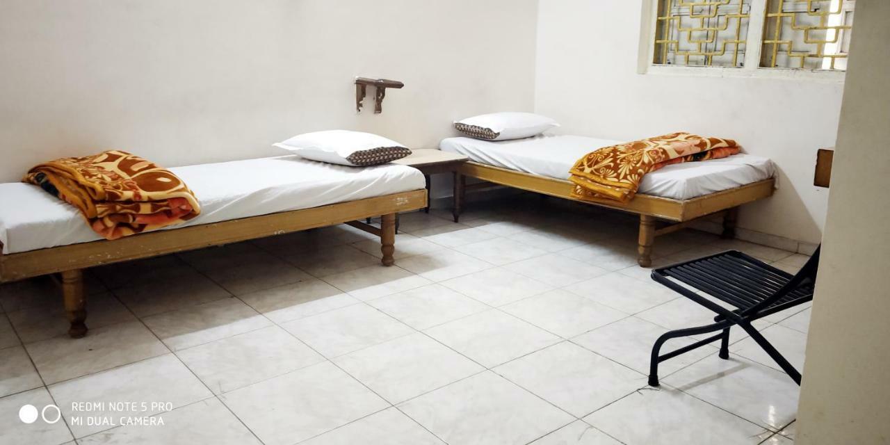 أحمد أباد Hotel Uttam Nivas المظهر الخارجي الصورة